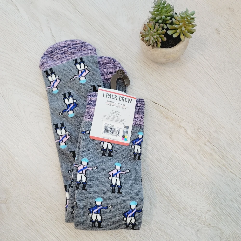 💕 NWT Basic Resources Race To The Finish Crew Socks - Picture 4 of 8